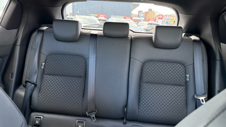 Nissan Juke 1.0 DiG-T N-Connecta 5dr Petrol Hatchback